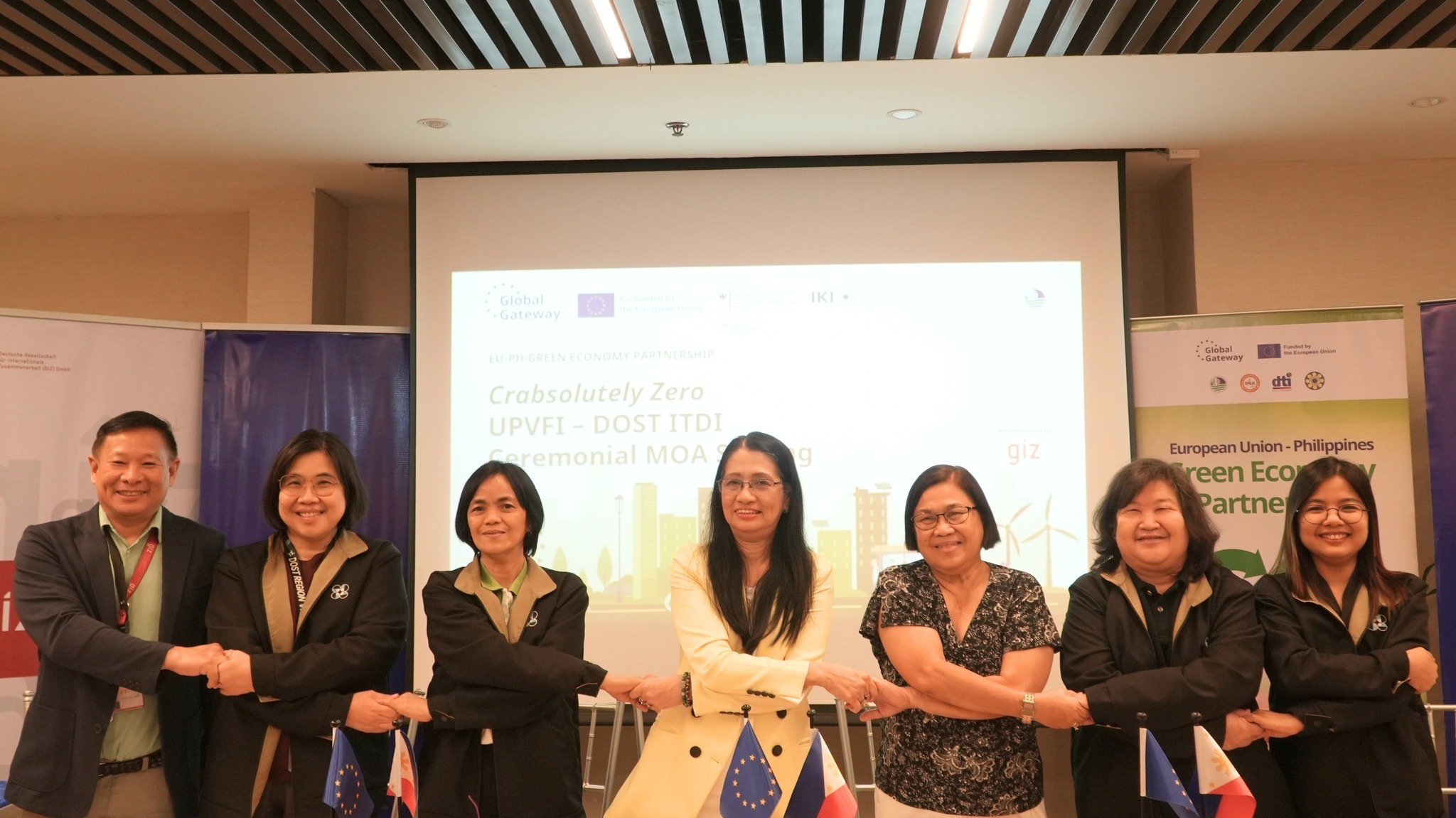 Representatives from CrabZero's implementing and collaborating institutions sign the Memorandum of Agreement at Citadines Hotel, Iloilo City, on April 23, 2026, formalizing the multi-institutional partnership at the heart of the Crabsolutely Zero program. (Photo: CrabZero / UPV)&nbsp;